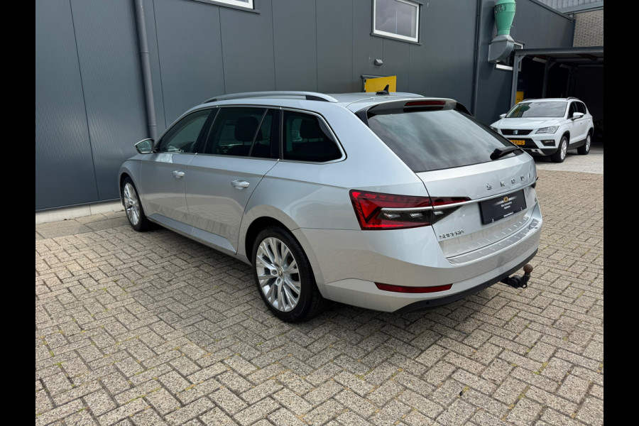 Škoda Superb Combi * Trekhaak * Digitale teller * Side&front assist *