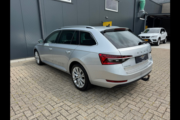 Škoda Superb Combi * Trekhaak * Digitale teller * Side&front assist *