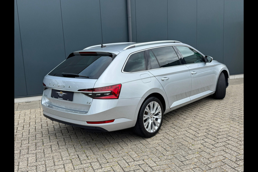 Škoda Superb Combi * Trekhaak * Digitale teller * Side&front assist *