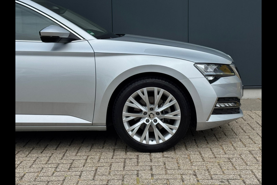Škoda Superb Combi * Trekhaak * Digitale teller * Side&front assist *