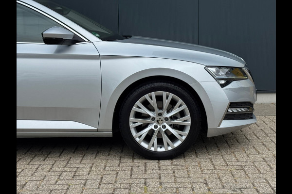 Škoda Superb Combi * Trekhaak * Digitale teller * Side&front assist *