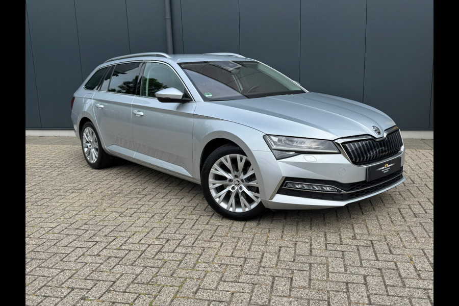 Škoda Superb Combi * Trekhaak * Digitale teller * Side&front assist *