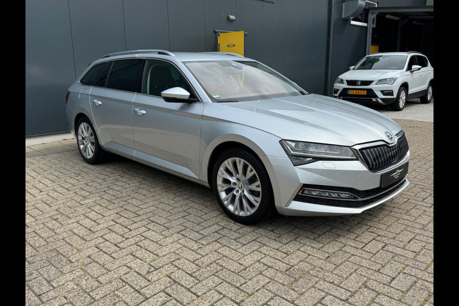 Škoda Superb Combi * Trekhaak * Digitale teller * Side&front assist *