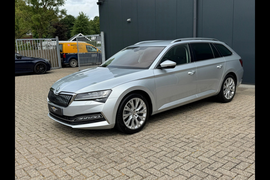 Škoda Superb Combi * Trekhaak * Digitale teller * Side&front assist *