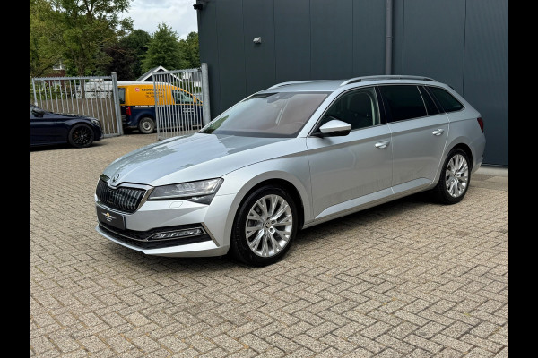 Škoda Superb Combi * Trekhaak * Digitale teller * Side&front assist *