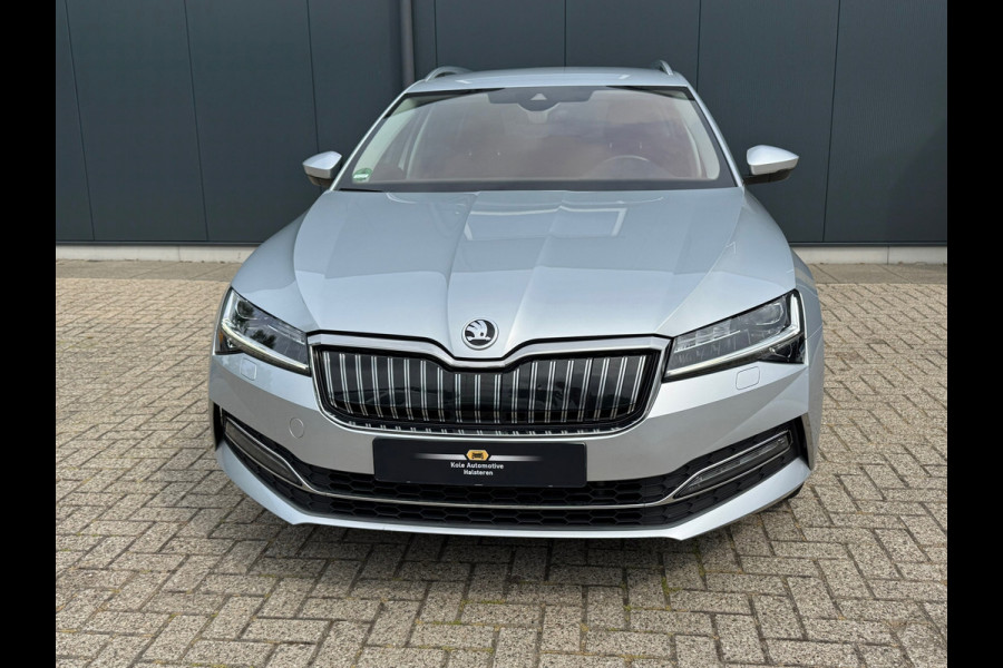 Škoda Superb Combi * Trekhaak * Digitale teller * Side&front assist *