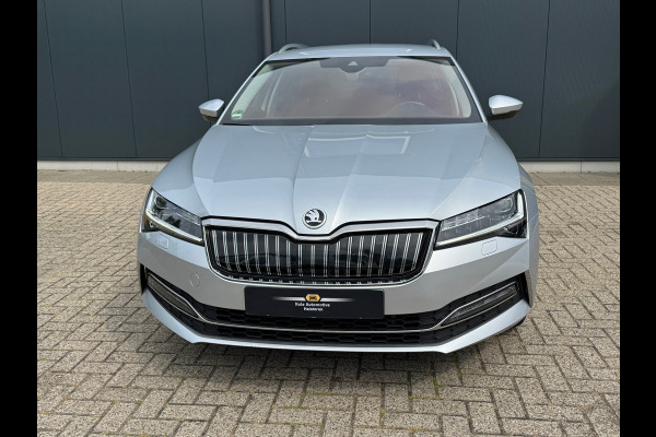 Škoda Superb Combi * Trekhaak * Digitale teller * Side&front assist *