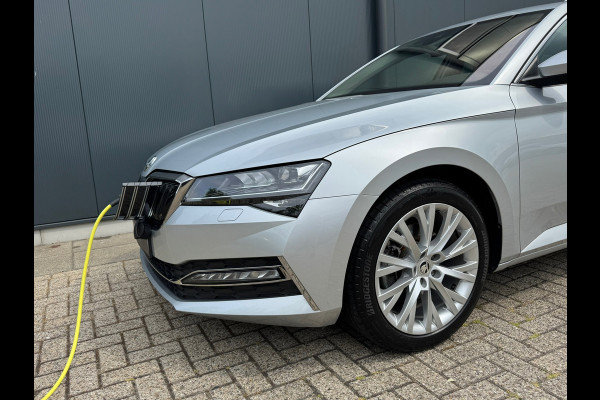 Škoda Superb Combi * Trekhaak * Digitale teller * Side&front assist *