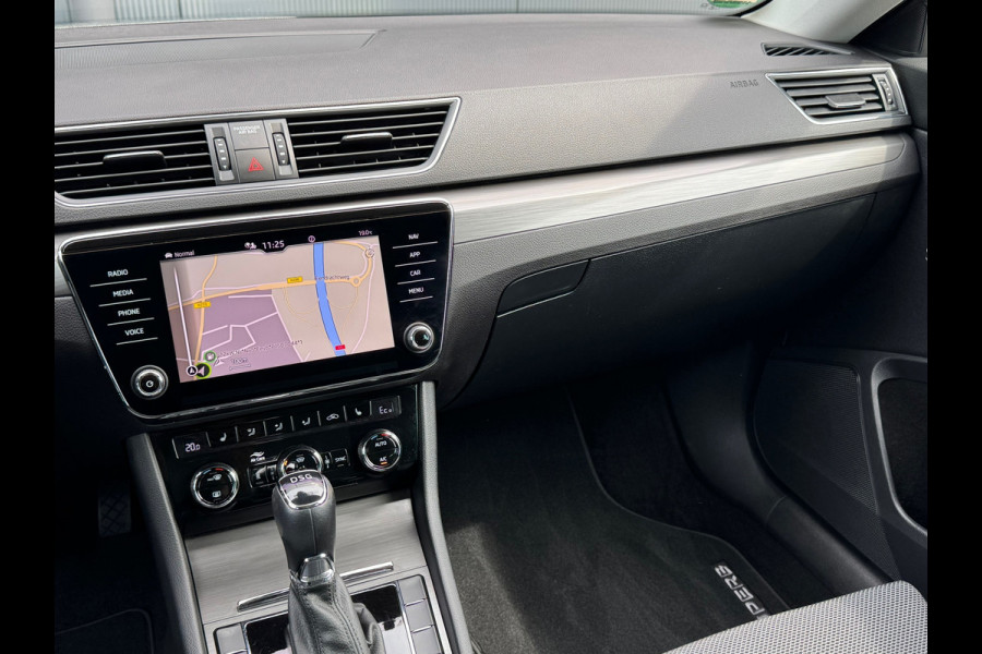 Škoda Superb Combi * Trekhaak * Digitale teller * Side&front assist *