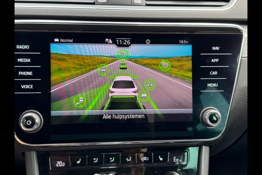Škoda Superb Combi * Trekhaak * Digitale teller * Side&front assist *