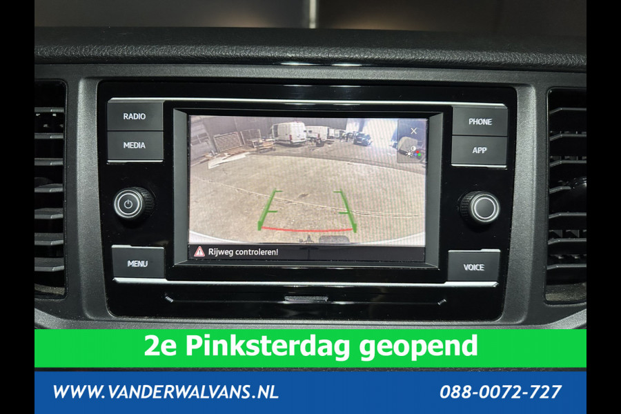 Volkswagen Crafter 2.0 TDI 141pk L3H2 L2H1 Euro6 Airco | Camera | Apple Carplay | Android Auto | 3000kg Trekhaak Bijrijdersbank