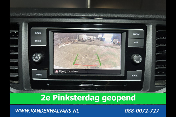 Volkswagen Crafter 2.0 TDI 141pk L3H2 L2H1 Euro6 Airco | Camera | Apple Carplay | Android Auto | 3000kg Trekhaak Bijrijdersbank