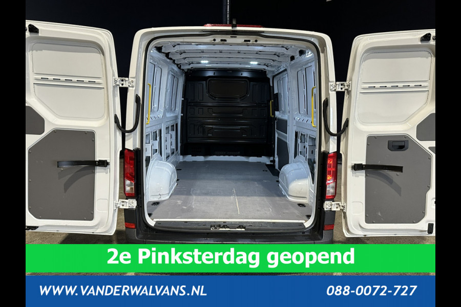 Volkswagen Crafter 2.0 TDI 141pk L3H2 L2H1 Euro6 Airco | Camera | Apple Carplay | Android Auto | 3000kg Trekhaak Bijrijdersbank