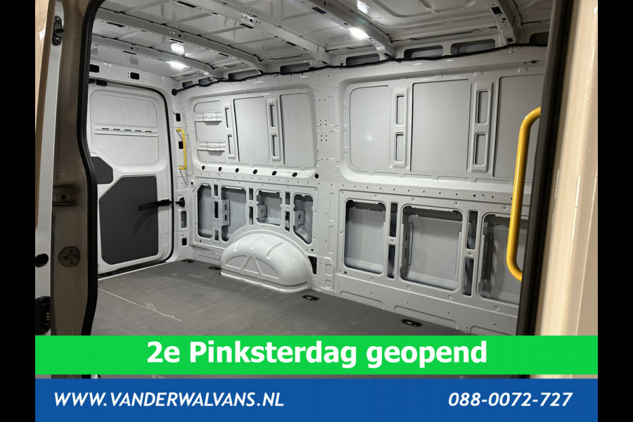 Volkswagen Crafter 2.0 TDI 141pk L3H2 L2H1 Euro6 Airco | Camera | Apple Carplay | Android Auto | 3000kg Trekhaak Bijrijdersbank