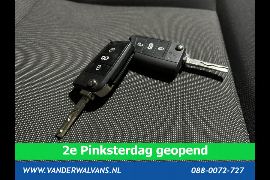 Volkswagen Crafter 2.0 TDI 141pk L3H2 L2H1 Euro6 Airco | Camera | Apple Carplay | Android Auto | 3000kg Trekhaak Bijrijdersbank