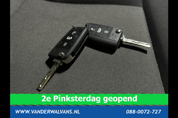 Volkswagen Crafter 2.0 TDI 141pk L3H2 L2H1 Euro6 Airco | Camera | Apple Carplay | Android Auto | 3000kg Trekhaak Bijrijdersbank