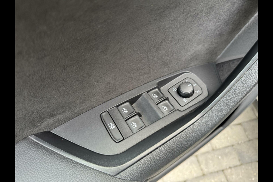 Škoda Kodiaq 1.5 TSI Sportline Automaat | Volleer | Panoramadak | Trekhaak uitklapbaar | Stoelverwarming | ACC | Dode hoek detectie | LED ver