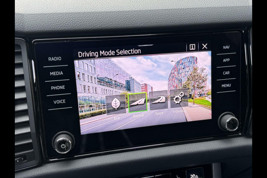 Škoda Kodiaq 1.5 TSI Sportline Automaat | Volleer | Panoramadak | Trekhaak uitklapbaar | Stoelverwarming | ACC | Dode hoek detectie | LED ver