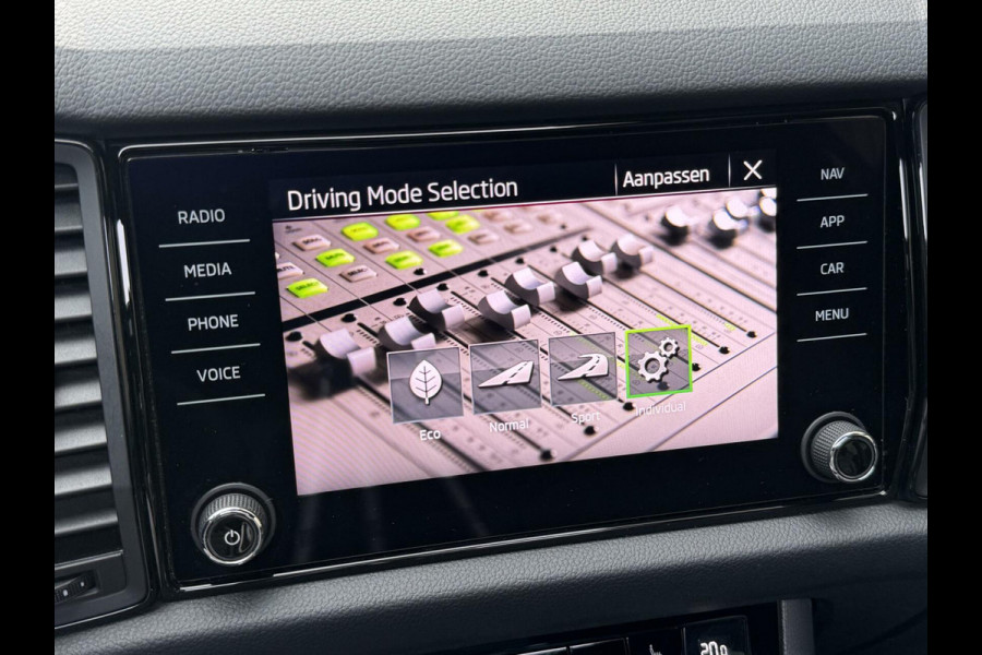 Škoda Kodiaq 1.5 TSI Sportline Automaat | Volleer | Panoramadak | Trekhaak uitklapbaar | Stoelverwarming | ACC | Dode hoek detectie | LED ver