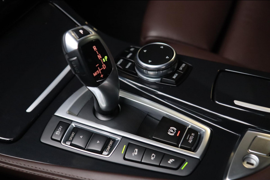 BMW 5 Serie Touring 528xi xDrive M Sport / HUD / 2x MEMORY / 360 / H&K / KEYLESS / NAP