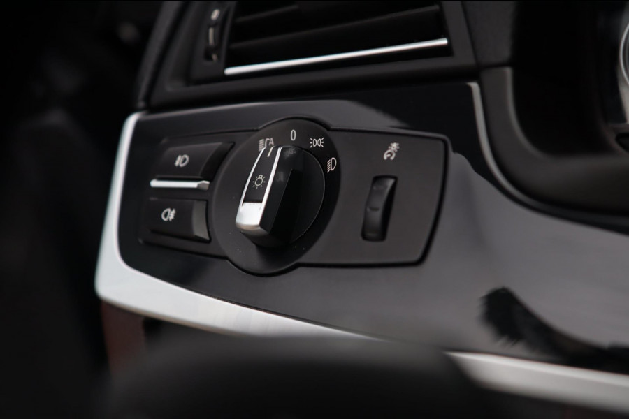 BMW 5 Serie Touring 528xi xDrive M Sport / HUD / 2x MEMORY / 360 / H&K / KEYLESS / NAP