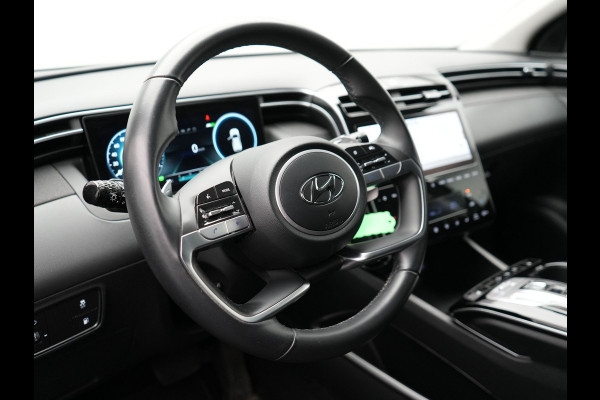 Hyundai Tucson 1.6 T-GDI Comfort 4WD 265pk Plug In Hybrid Dealer O.H. PHEV | Sportstoelen Verwarmd | Navigatie | Camera | Apple Carplay | DAB | L.M. 19" | Climate Control | Virtual |