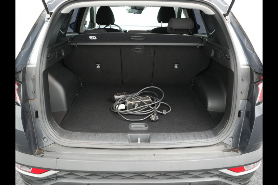 Hyundai Tucson 1.6 T-GDI Comfort 4WD 265pk Plug In Hybrid Dealer O.H. PHEV | Sportstoelen Verwarmd | Navigatie | Camera | Apple Carplay | DAB | L.M. 19" | Climate Control | Virtual |