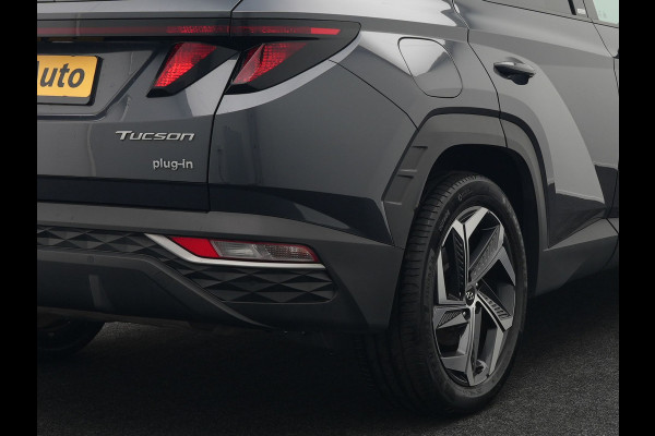 Hyundai Tucson 1.6 T-GDI Comfort 4WD 265pk Plug In Hybrid Dealer O.H. PHEV | Sportstoelen Verwarmd | Navigatie | Camera | Apple Carplay | DAB | L.M. 19" | Climate Control | Virtual |