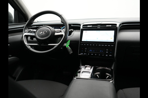 Hyundai Tucson 1.6 T-GDI Comfort 4WD 265pk Plug In Hybrid Dealer O.H. PHEV | Sportstoelen Verwarmd | Navigatie | Camera | Apple Carplay | DAB | L.M. 19" | Climate Control | Virtual |