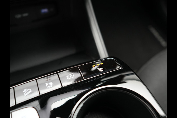 Hyundai Tucson 1.6 T-GDI Comfort 4WD 265pk Plug In Hybrid Dealer O.H. PHEV | Sportstoelen Verwarmd | Navigatie | Camera | Apple Carplay | DAB | L.M. 19" | Climate Control | Virtual |