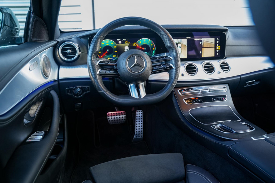 Mercedes-Benz E-Klasse 300 de 4MATIC AMG Line Panoramadak Adaptief Cruise Burmester Ambient Widescreen Memory AMG