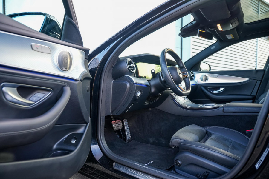 Mercedes-Benz E-Klasse 300 de 4MATIC AMG Line Panoramadak Adaptief Cruise Burmester Ambient Widescreen Memory AMG