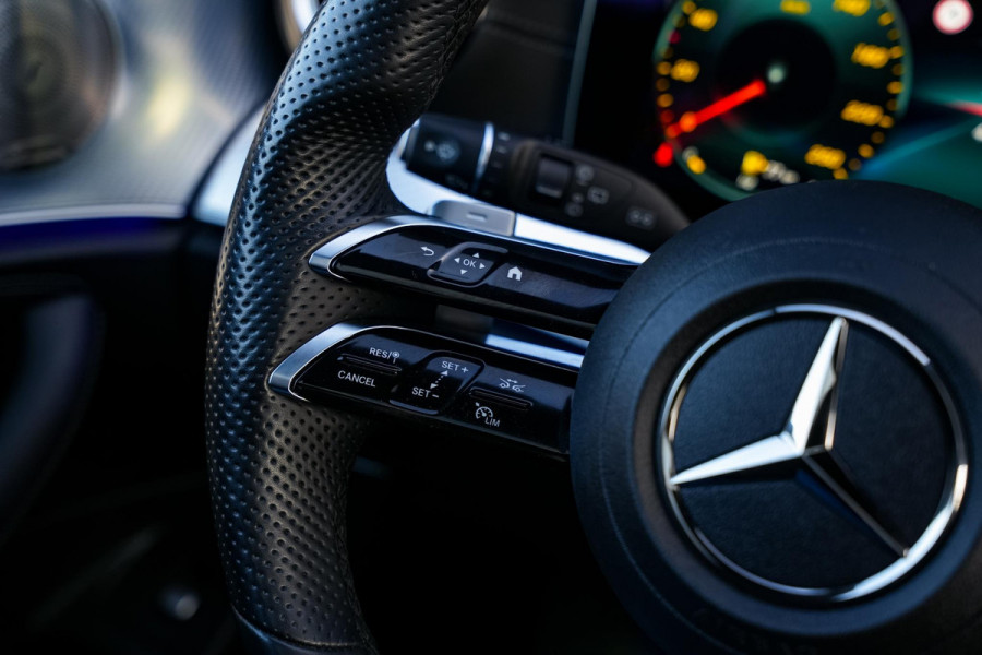 Mercedes-Benz E-Klasse 300 de 4MATIC AMG Line Panoramadak Adaptief Cruise Burmester Ambient Widescreen Memory AMG