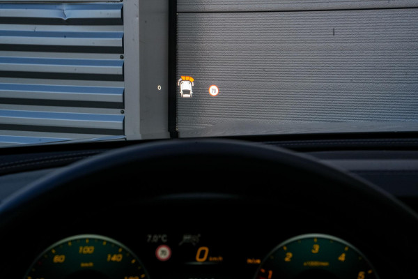 Mercedes-Benz E-Klasse 300 de 4MATIC AMG Line Panoramadak Adaptief Cruise Burmester Ambient Widescreen Memory AMG