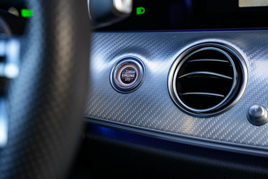 Mercedes-Benz E-Klasse 300 de 4MATIC AMG Line Panoramadak Adaptief Cruise Burmester Ambient Widescreen Memory AMG
