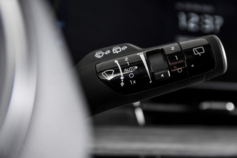 Kia Sportage 1.6 T-GDi MHEV 160 PK DynamicLine - Automaat | Dig. Cockpit | Adapt. Cruise | Stuur-+Stuurverw. | PDC | Camera | NAV + App. Connect | ECC | LM 17" | 1602