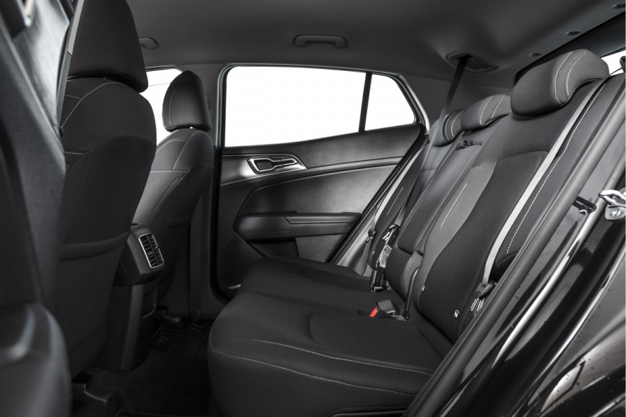 Kia Sportage 1.6 T-GDi MHEV 160 PK DynamicLine - Automaat | Dig. Cockpit | Adapt. Cruise | Stuur-+Stuurverw. | PDC | Camera | NAV + App. Connect | ECC | LM 17" | 1602