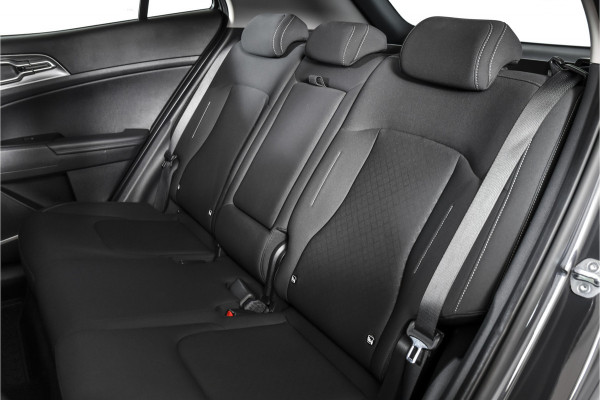 Kia Sportage 1.6 T-GDi MHEV 160 PK DynamicLine - Automaat | Dig. Cockpit | Adapt. Cruise | Stuur-+Stuurverw. | PDC | Camera | NAV + App. Connect | ECC | LM 17" | 1664