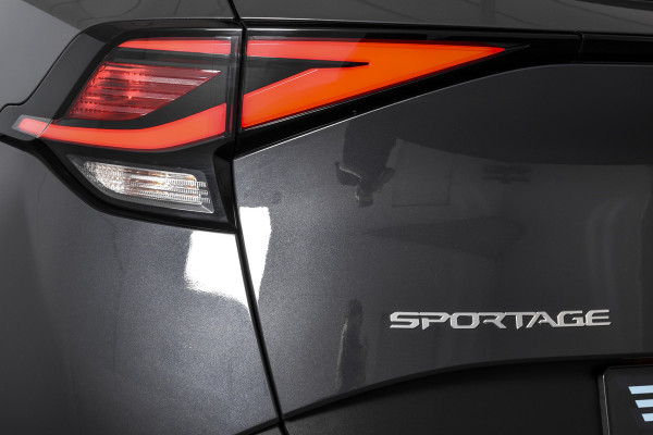 Kia Sportage 1.6 T-GDi MHEV 160 PK DynamicLine - Automaat | Dig. Cockpit | Adapt. Cruise | Stuur-+Stuurverw. | PDC | Camera | NAV + App. Connect | ECC | LM 17" | 1664
