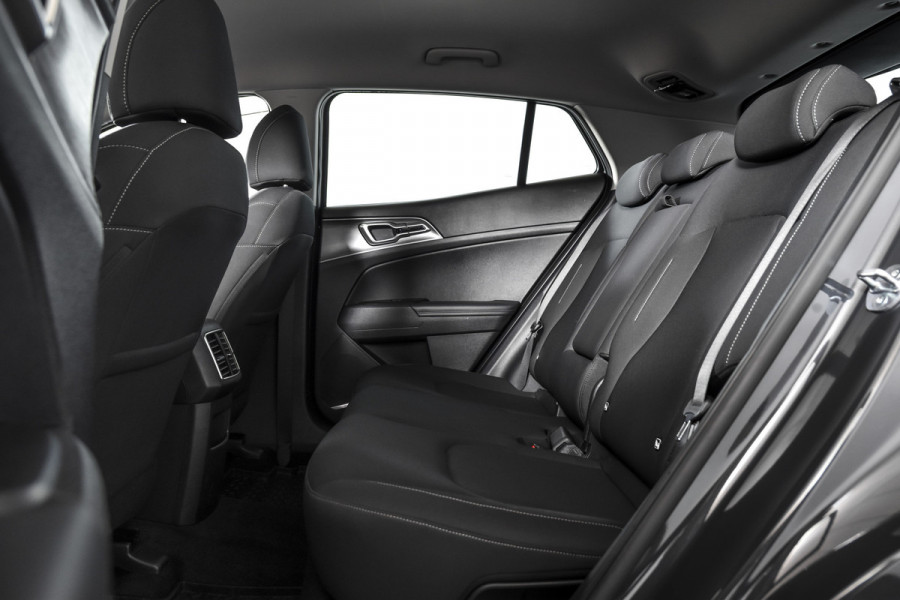 Kia Sportage 1.6 T-GDi MHEV 160 PK DynamicLine - Automaat | Dig. Cockpit | Adapt. Cruise | Stuur-+Stuurverw. | PDC | Camera | NAV + App. Connect | ECC | LM 17" | 1664