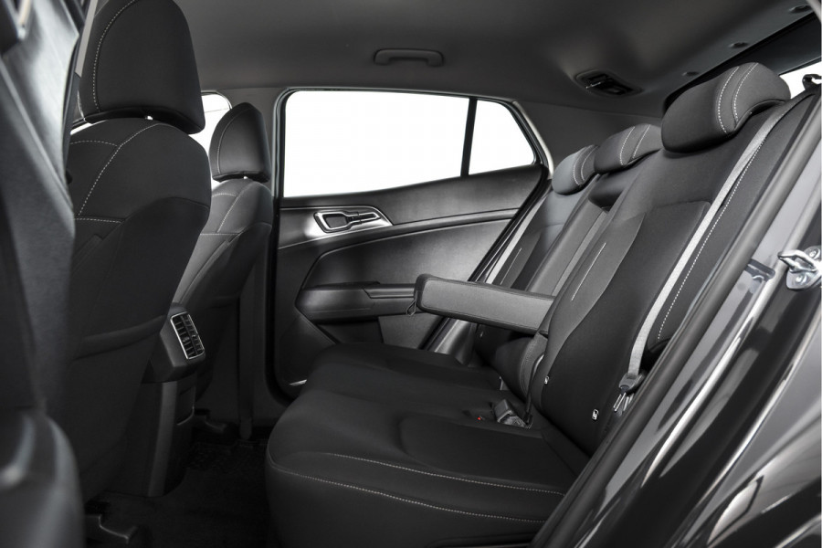 Kia Sportage 1.6 T-GDi MHEV 160 PK DynamicLine - Automaat | Dig. Cockpit | Adapt. Cruise | Stuur-+Stuurverw. | PDC | Camera | NAV + App. Connect | ECC | LM 17" | 1664