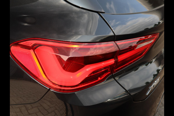 BMW X2 sDrive18i M-Sport High Executive | Panodak | Head Up | Sportstoel Alcantara | 20 '' |