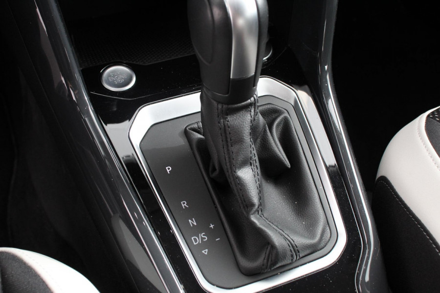 Volkswagen T-Roc 1.5 TSI DSG Sport | Navigatie | Apple Carplay/Android Auto | Adaptieve Cruise Control | Digitale Cockpit | Camera | Elektrische Achterklep |
