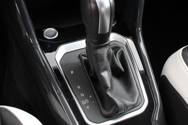 Volkswagen T-Roc 1.5 TSI DSG Sport | Navigatie | Apple Carplay/Android Auto | Adaptieve Cruise Control | Digitale Cockpit | Camera | Elektrische Achterklep |