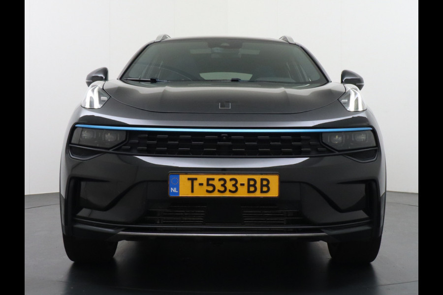 Lynk & Co 01 PHEV AUT-7 261pk Pano-Schuif-K-dak 20" 360°Camera Zwarte hemel bekleding Apple Carplay Android Auto Adaptive-Cr NaviPdc-a+v Ecc  Elek.Memory.Stoel File assistent Dodehoek detector Elektrisch bedienbare achterklep Rijstrooksensor Wifi Verkeersbord detectie 425Nm koppel 3,6kw laadvermogen €44.882 Nieuwprijs 1e Eigenaar Origineel NLse auto!