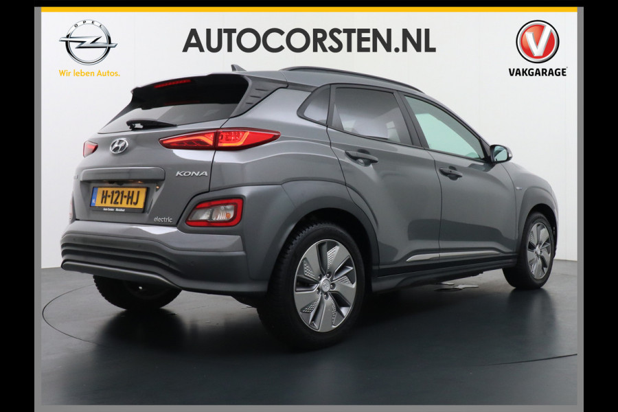 Hyundai Kona EV 64kWh Stoelverwarming Apple Carplay Android Auto Navi Ecc Adap.Cruise Head-Up Display Camera DAB PDC Fashion Design-Pack Keyless Bluelink Led Regen-Lichtsensor Dodehoek-assistent Rijstrooksensor 1e Eigenaar, 449km WLTP actieradius Heerlijke sterke en efficiënte EV met grote accu!