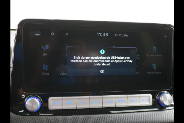 Hyundai Kona EV 64kWh Stoelverwarming Apple Carplay Android Auto Navi Ecc Adap.Cruise Head-Up Display Camera DAB PDC Fashion Design-Pack Keyless Bluelink Led Regen-Lichtsensor Dodehoek-assistent Rijstrooksensor 1e Eigenaar, 449km WLTP actieradius Heerlijke sterke en efficiënte EV met grote accu!