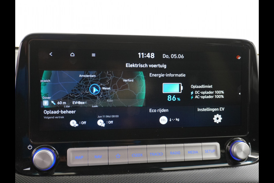Hyundai Kona EV 64kWh Stoelverwarming Apple Carplay Android Auto Navi Ecc Adap.Cruise Head-Up Display Camera DAB PDC Fashion Design-Pack Keyless Bluelink Led Regen-Lichtsensor Dodehoek-assistent Rijstrooksensor 1e Eigenaar, 449km WLTP actieradius Heerlijke sterke en efficiënte EV met grote accu!