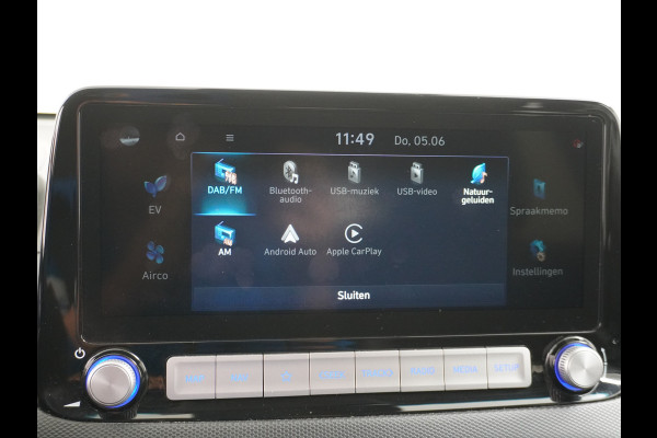 Hyundai Kona EV 64kWh Stoelverwarming Apple Carplay Android Auto Navi Ecc Adap.Cruise Head-Up Display Camera DAB PDC Fashion Design-Pack Keyless Bluelink Led Regen-Lichtsensor Dodehoek-assistent Rijstrooksensor 1e Eigenaar, 449km WLTP actieradius Heerlijke sterke en efficiënte EV met grote accu!