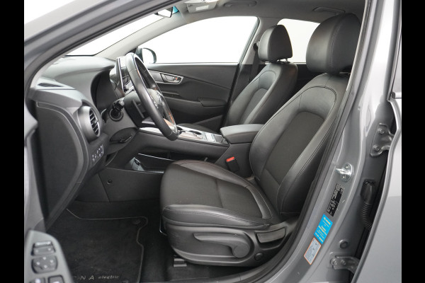 Hyundai Kona EV 64kWh Stoelverwarming Apple Carplay Android Auto Navi Ecc Adap.Cruise Head-Up Display Camera DAB PDC Fashion Design-Pack Keyless Bluelink Led Regen-Lichtsensor Dodehoek-assistent Rijstrooksensor 1e Eigenaar, 449km WLTP actieradius Heerlijke sterke en efficiënte EV met grote accu!